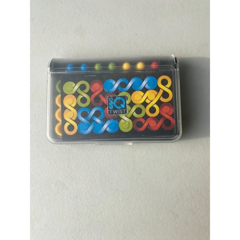 SmartGames IQ Twist Travel Puzzle Game Brain Teaser Complete Case Booklet